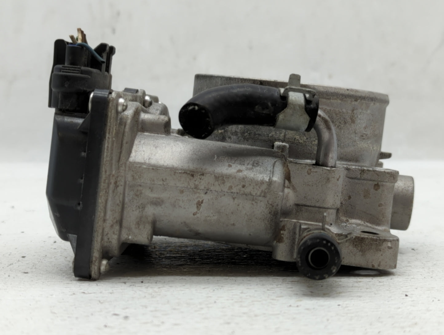 2013-2018 Hyundai Santa Fe Throttle Body P/N:35100-3CAA0 Fits Fits 2012 2013 2014 2015 2016 2017 2018 OEM Used Auto Parts - 