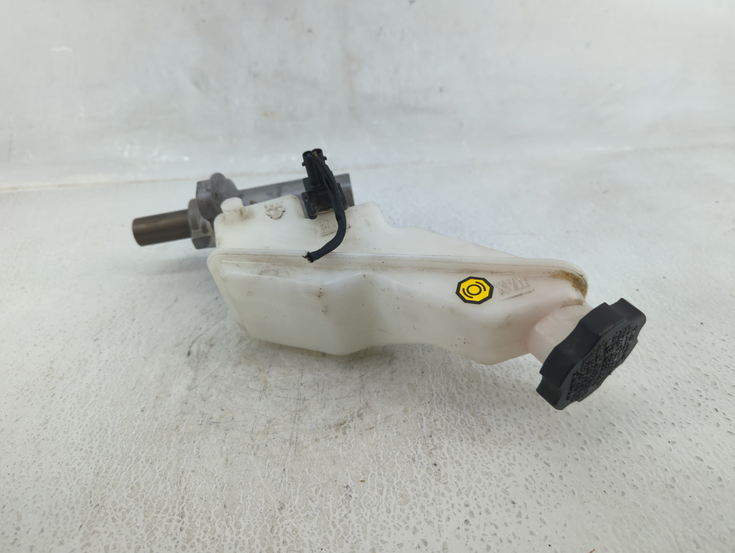 2013-2019 Hyundai Santa Fe Brake Master Cylinder - Oemusedautoparts1.com