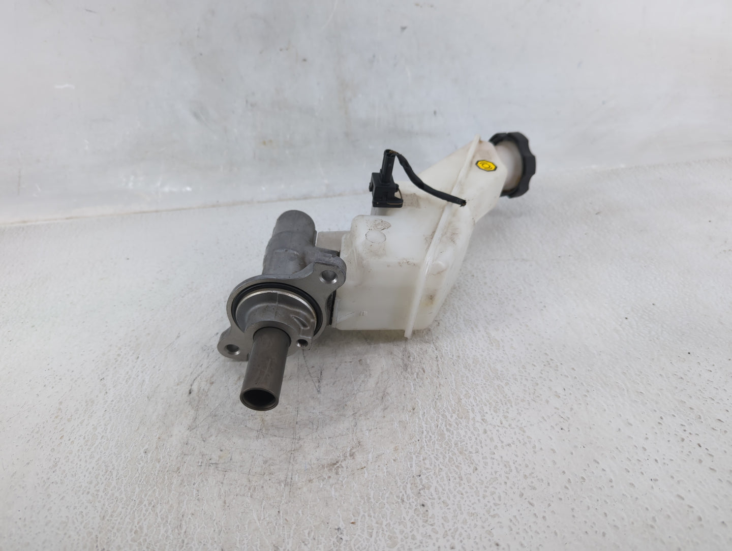 2013-2019 Hyundai Santa Fe Brake Master Cylinder - Oemusedautoparts1.com