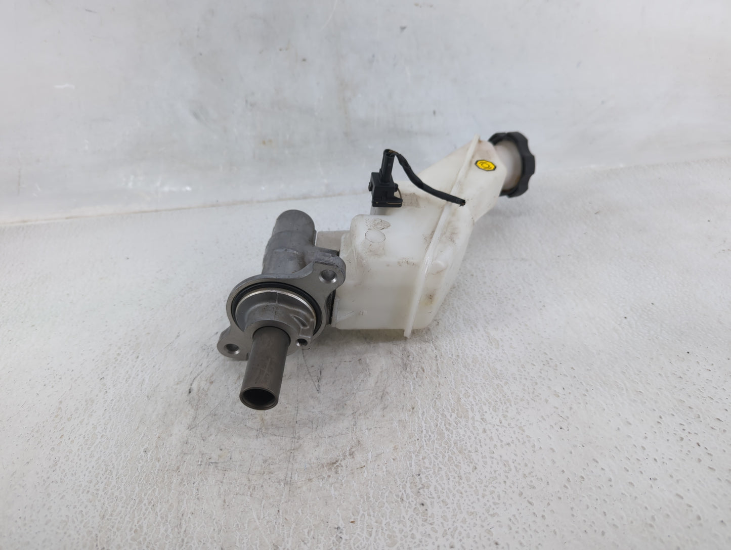 2013-2019 Hyundai Santa Fe Brake Master Cylinder - Oemusedautoparts1.com