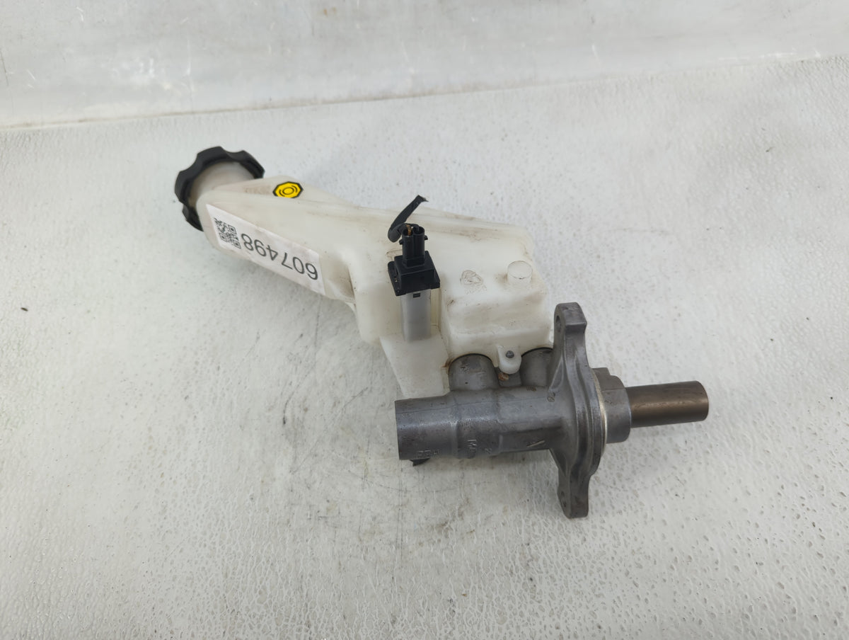 2013-2019 Hyundai Santa Fe Brake Master Cylinder 607498 - Oemusedautoparts1.com