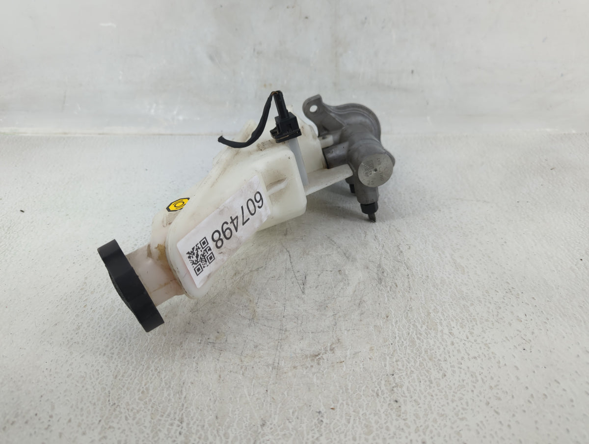 2013-2019 Hyundai Santa Fe Brake Master Cylinder 607498 - Oemusedautoparts1.com