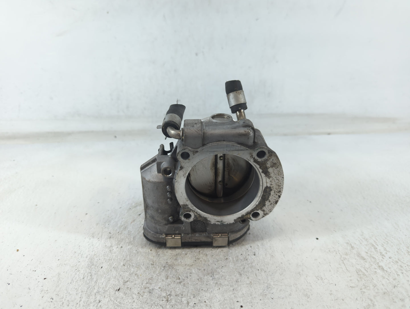 2016 Hyundai Santa Fe Throttle Body P/N:35100-2G700 Fits Fits 2011 2012 2013 2014 2015 OEM Used Auto Parts - Oemusedautopart