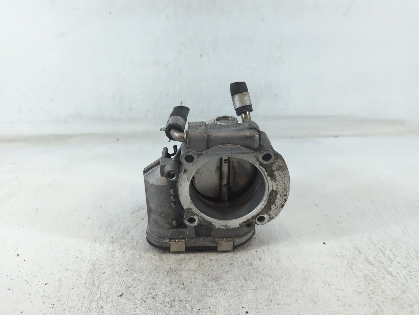 2016 Hyundai Santa Fe Throttle Body P/N:35100-2G700 Fits Fits 2011 2012 2013 2014 2015 OEM Used Auto Parts - Oemusedautopart