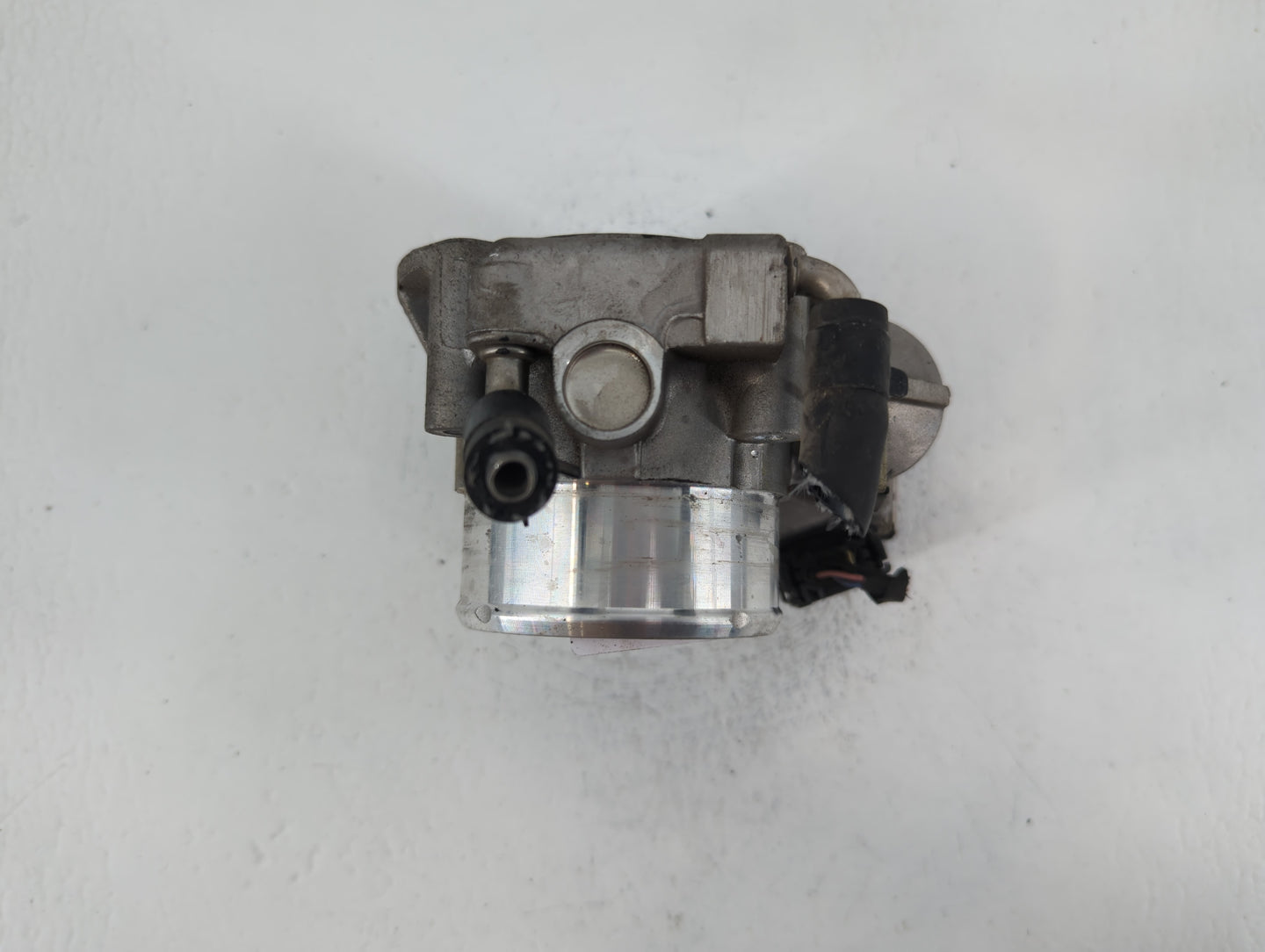 2016 Hyundai Santa Fe Throttle Body P/N:35100-2G700 Fits Fits 2011 2012 2013 2014 2015 OEM Used Auto Parts - Oemusedautopart