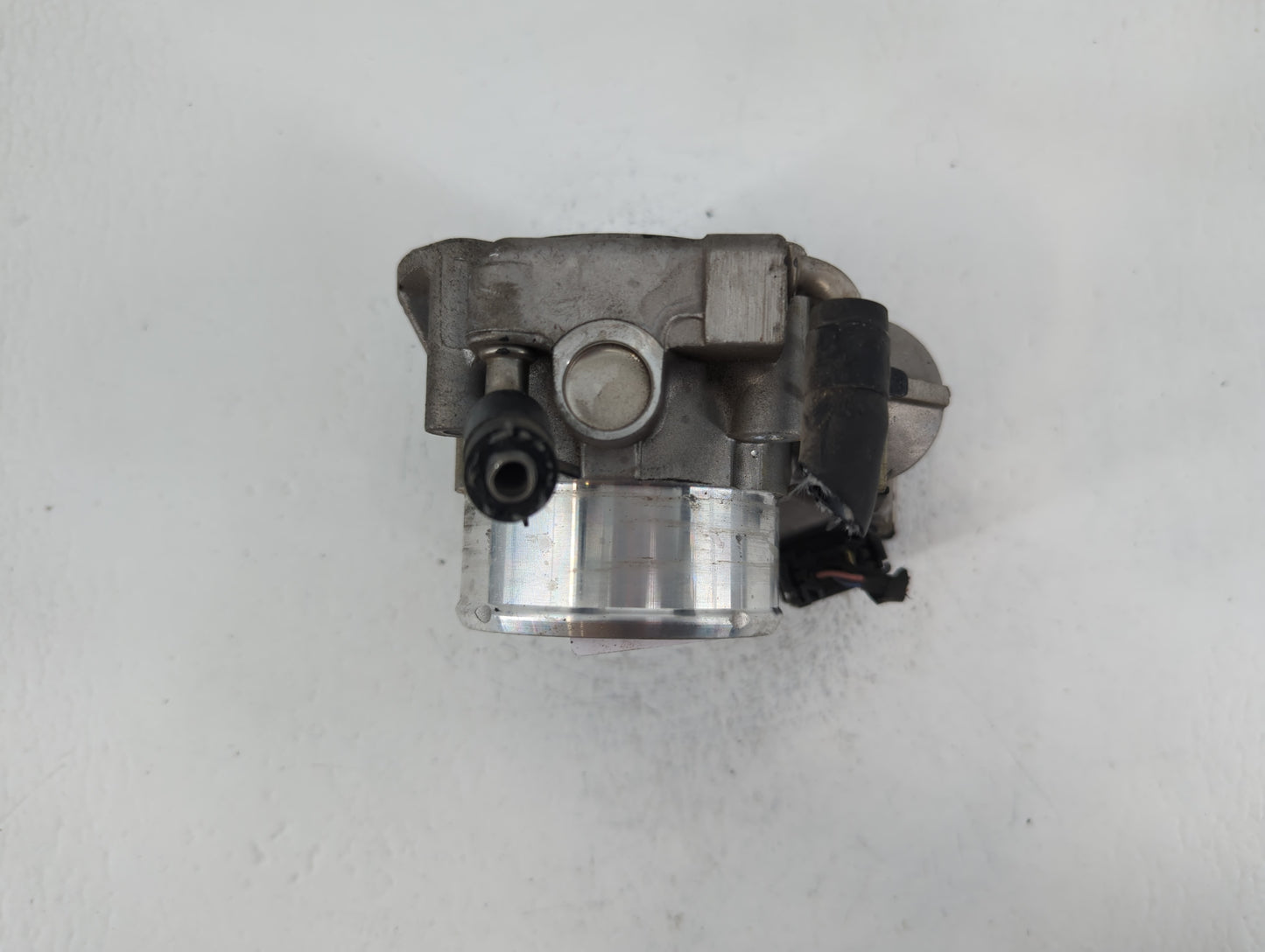 2016 Hyundai Santa Fe Throttle Body P/N:35100-2G700 Fits Fits 2011 2012 2013 2014 2015 OEM Used Auto Parts - Oemusedautopart
