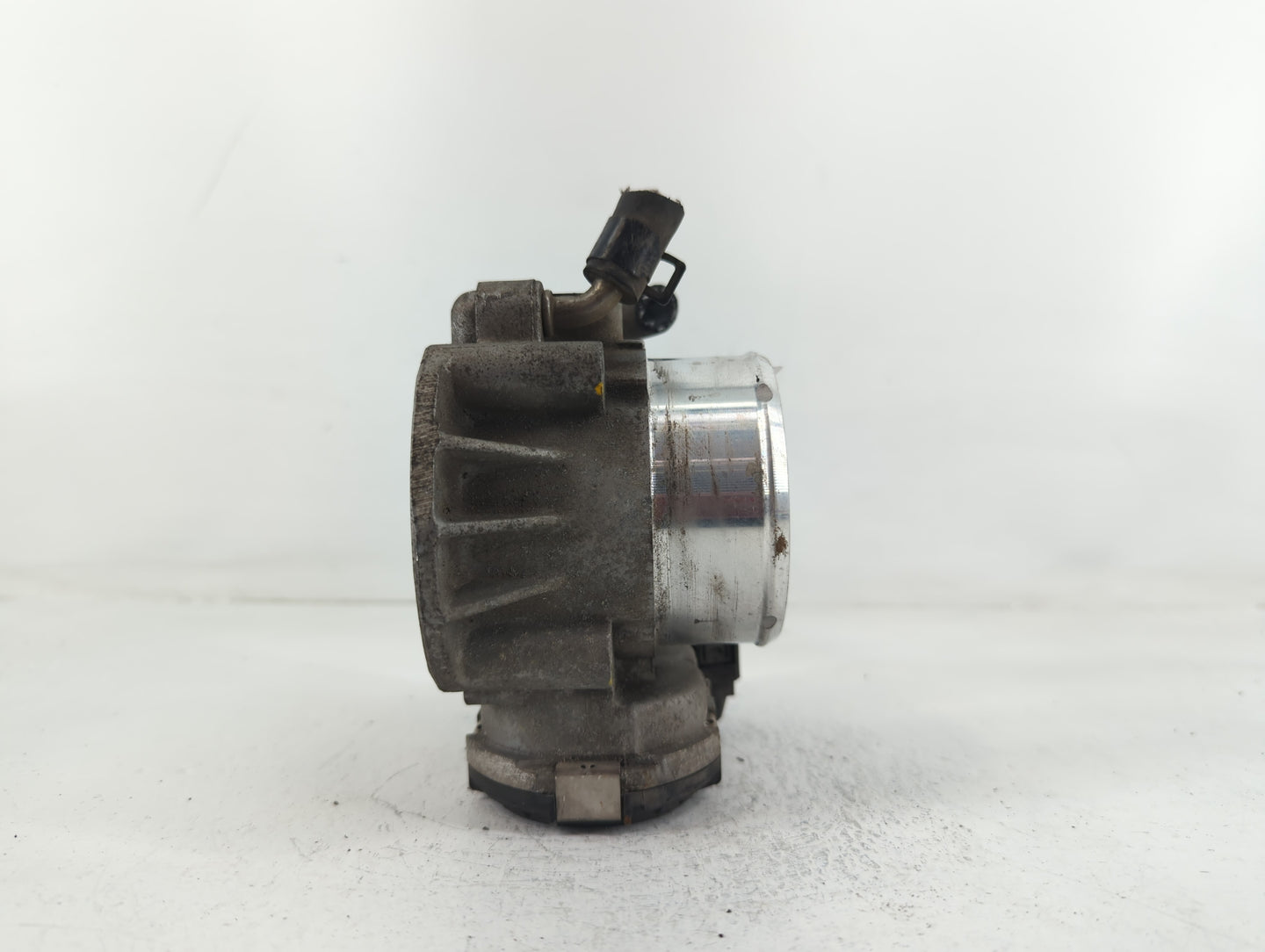 2016 Hyundai Santa Fe Throttle Body P/N:35100-2G700 Fits Fits 2011 2012 2013 2014 2015 OEM Used Auto Parts - Oemusedautopart