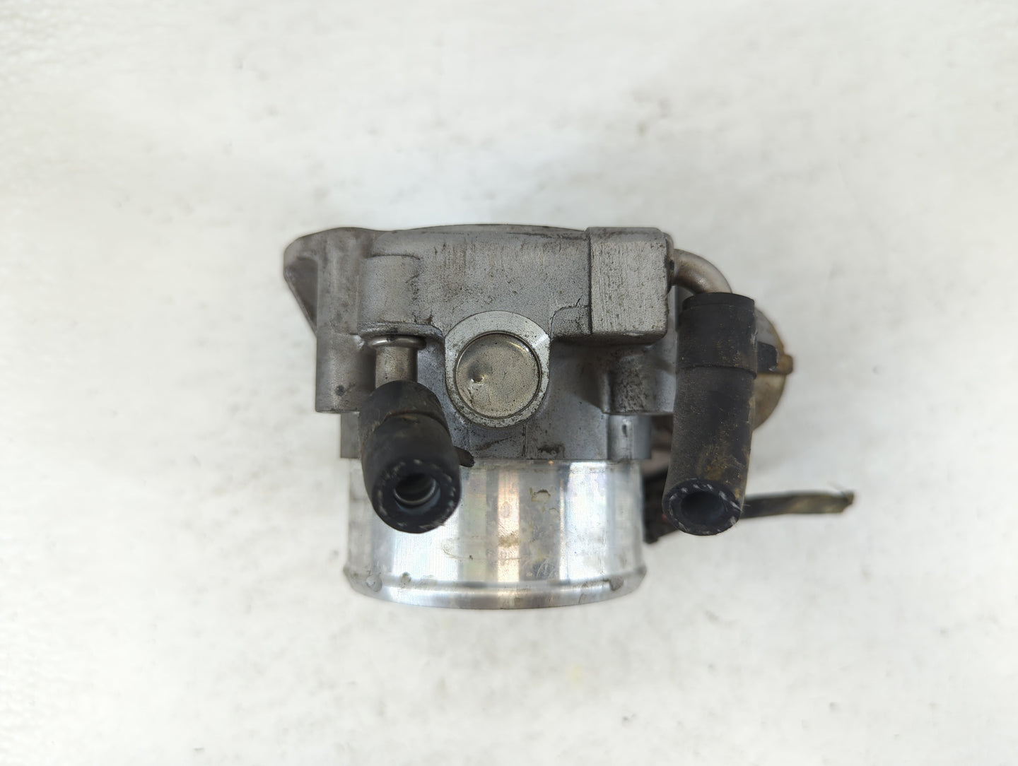 2016 Hyundai Santa Fe Throttle Body P/N:35100-2G700 Fits Fits 2011 2012 2013 2014 2015 OEM Used Auto Parts - Oemusedautopart