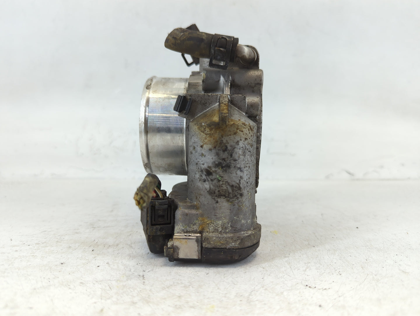 2016 Hyundai Santa Fe Throttle Body P/N:35100-2G700 Fits Fits 2011 2012 2013 2014 2015 OEM Used Auto Parts - Oemusedautopart