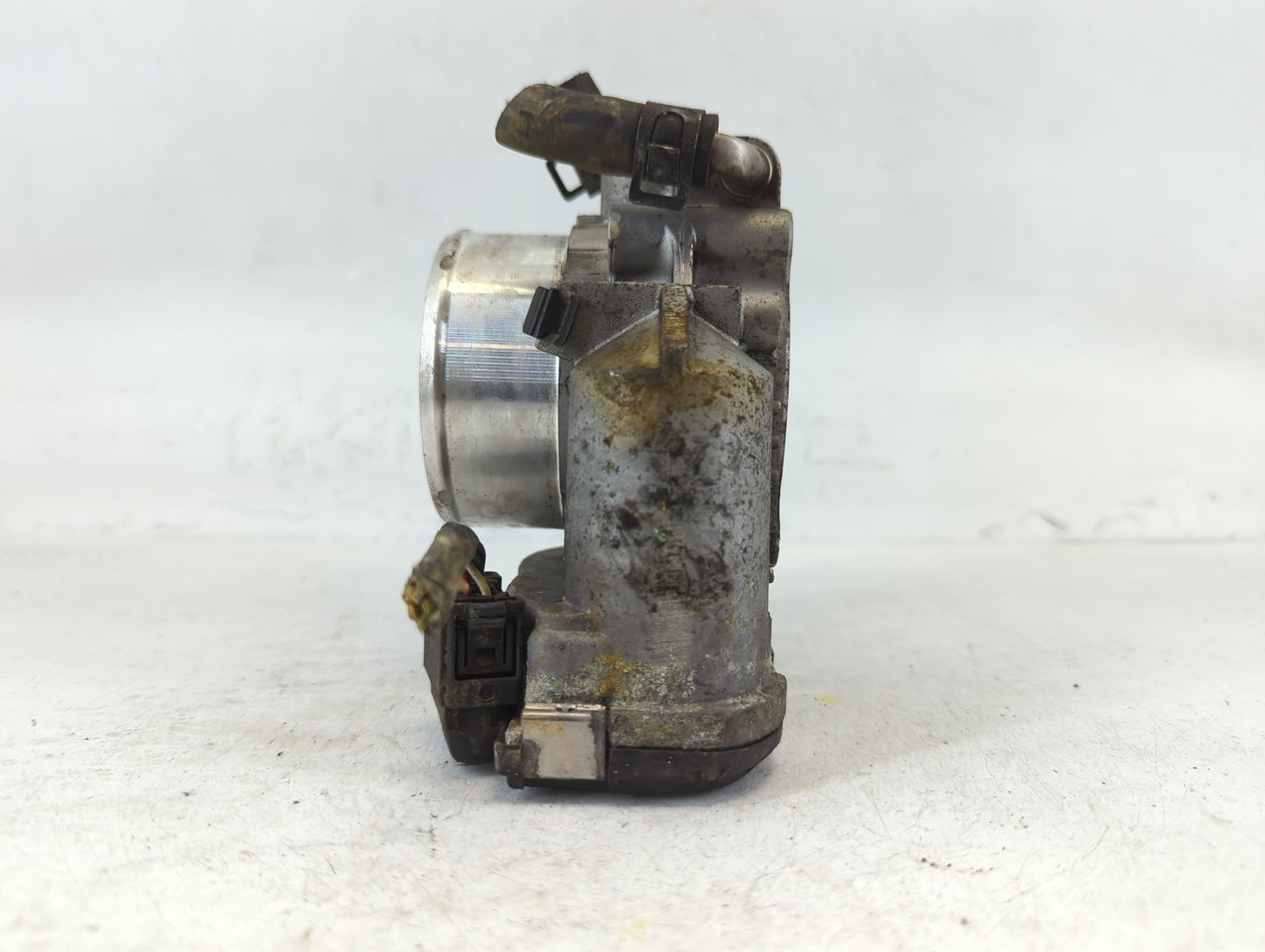2016 Hyundai Santa Fe Throttle Body P/N:35100-2G700 Fits Fits 2011 2012 2013 2014 2015 OEM Used Auto Parts - Oemusedautopart