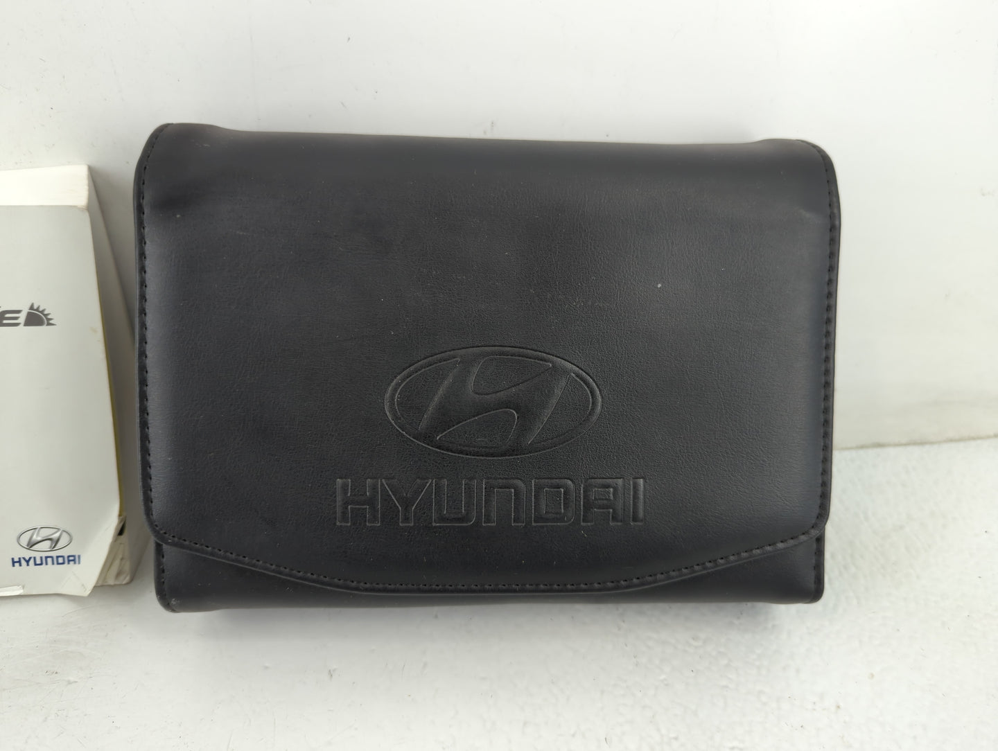 2016 Hyundai Santa Fe Owners Manual Book Guide P/N:GB80-EU56F OEM Used Auto Parts - Oemusedautoparts1.com