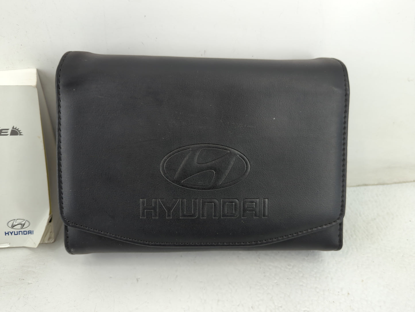 2016 Hyundai Santa Fe Owners Manual Book Guide P/N:GB80-EU56F OEM Used Auto Parts - Oemusedautoparts1.com