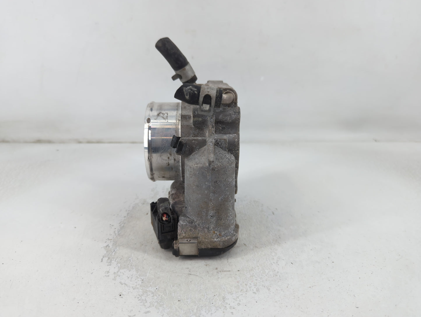 2016 Hyundai Santa Fe Throttle Body P/N:35100-2G700 Fits Fits 2011 2012 2013 2014 2015 OEM Used Auto Parts - Oemusedautopart