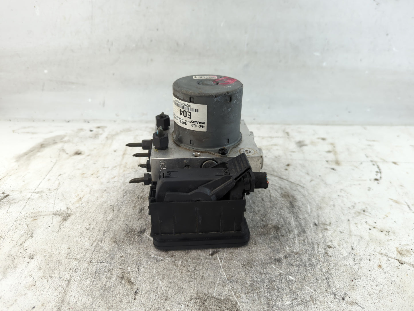 2013-2016 Hyundai Santa Fe ABS Pump Control Module Replacement P/N:58920-B8700 Fits Fits 2013 2014 2015 2016 OEM Used Auto P