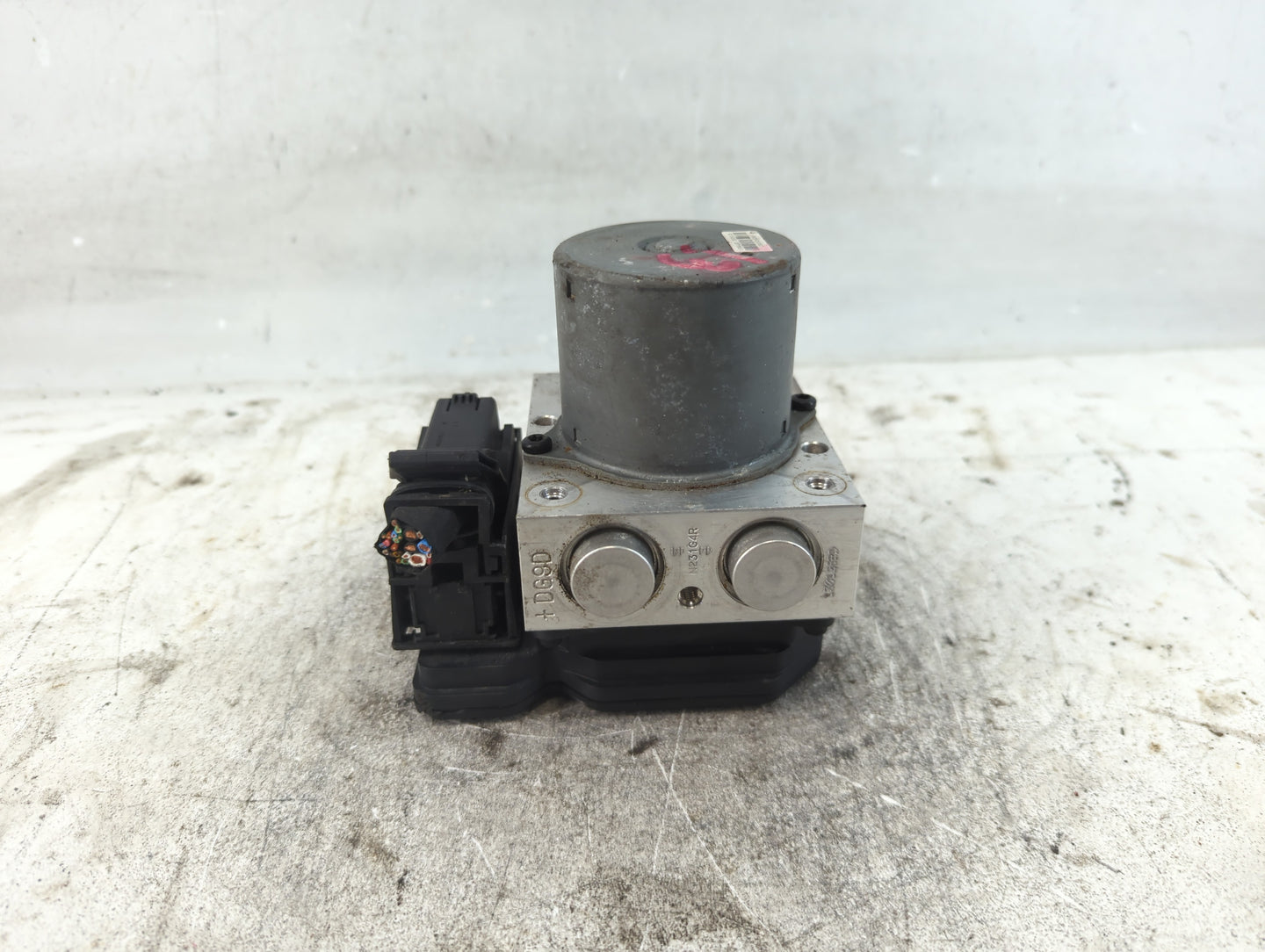 2013-2016 Hyundai Santa Fe ABS Pump Control Module Replacement P/N:58920-B8700 Fits Fits 2013 2014 2015 2016 OEM Used Auto P
