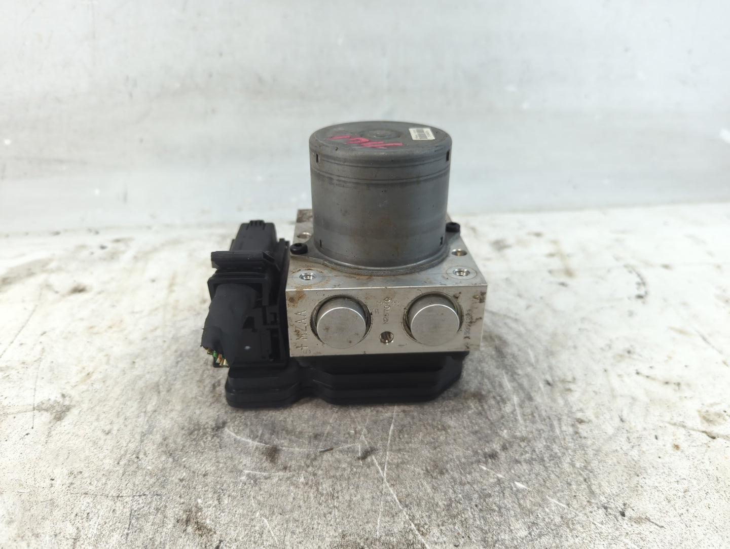 2013-2016 Hyundai Santa Fe ABS Pump Control Module Replacement P/N:58920-B8700 Fits Fits 2013 2014 2015 2016 OEM Used Auto P
