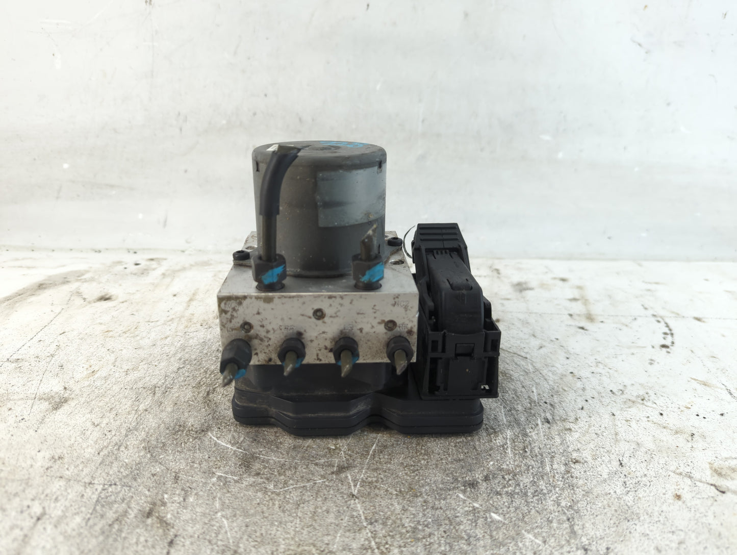 2013-2016 Hyundai Santa Fe ABS Pump Control Module Replacement P/N:BE6003O003 Fits Fits 2013 2014 2015 2016 OEM Used Auto Pa