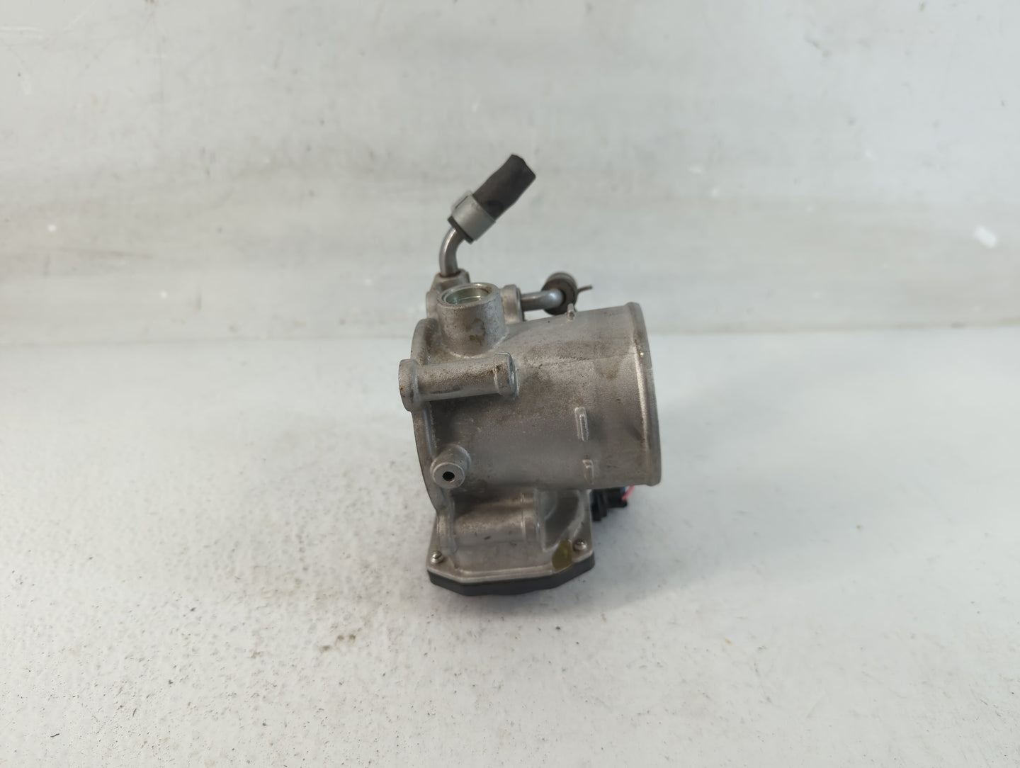 2016-2017 Hyundai Sonata Throttle Body P/N:35100-2E610 Fits Fits 2016 2017 2018 2019 2020 OEM Used Auto Parts - Oemusedautop