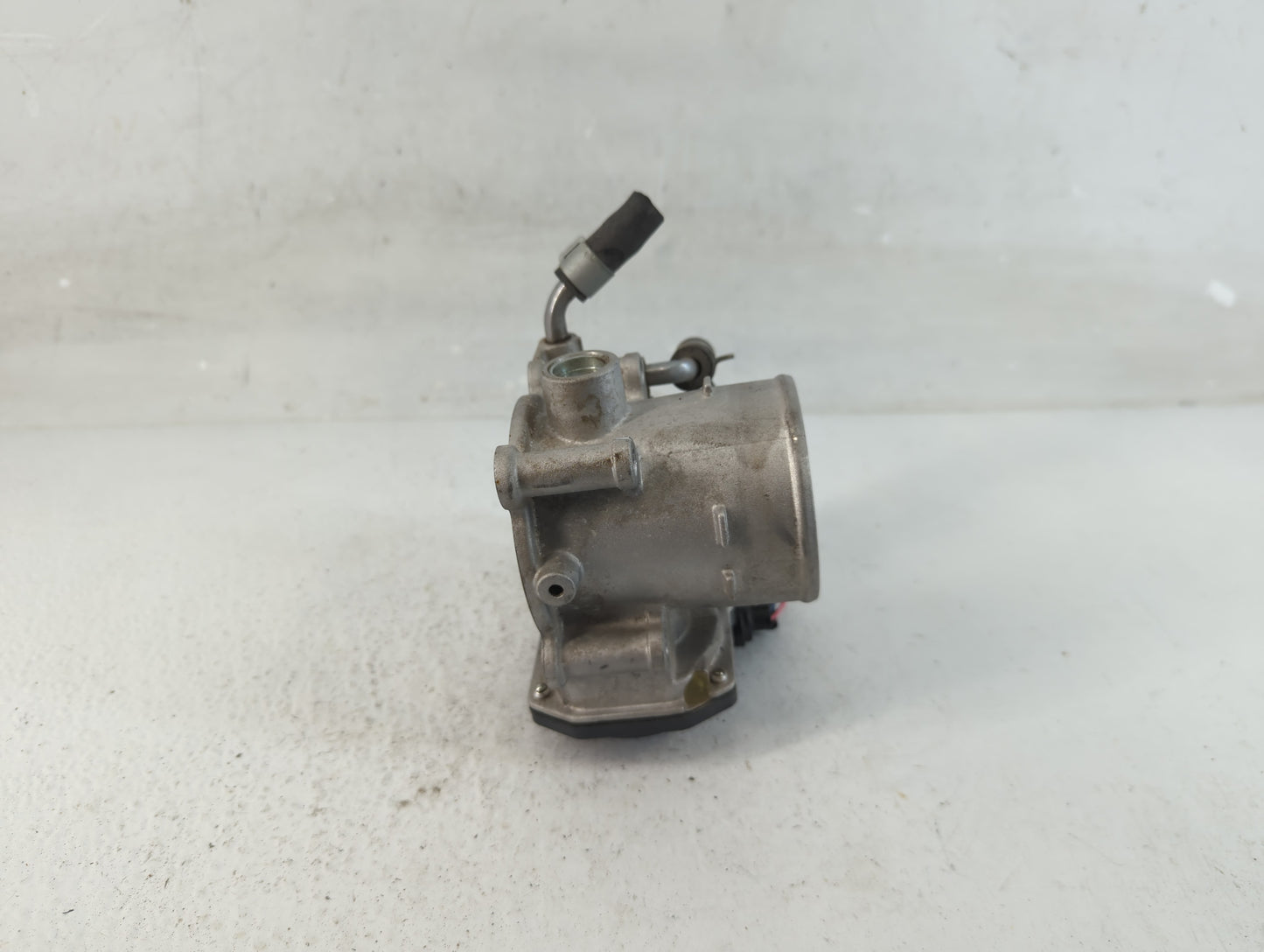 2016-2017 Hyundai Sonata Throttle Body P/N:35100-2E610 Fits Fits 2016 2017 2018 2019 2020 OEM Used Auto Parts - Oemusedautop