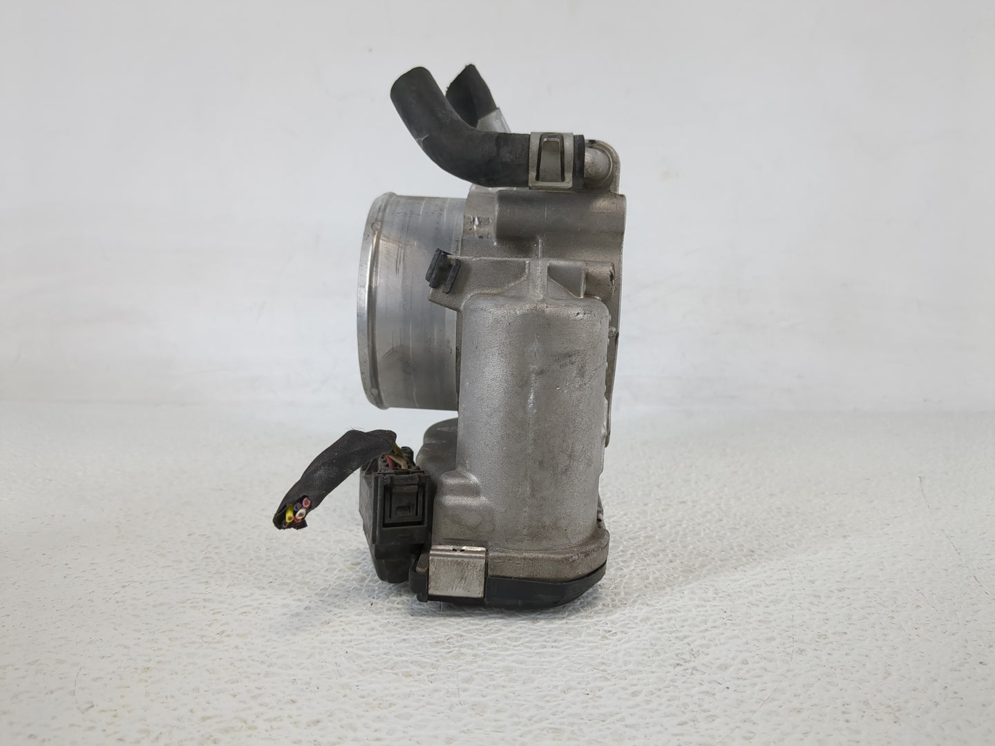 2015-2019 Hyundai Sonata Throttle Body P/N:35100-2G600 Fits Fits 2015 2016 2017 2018 2019 2020 2021 OEM Used Auto Parts - Oe