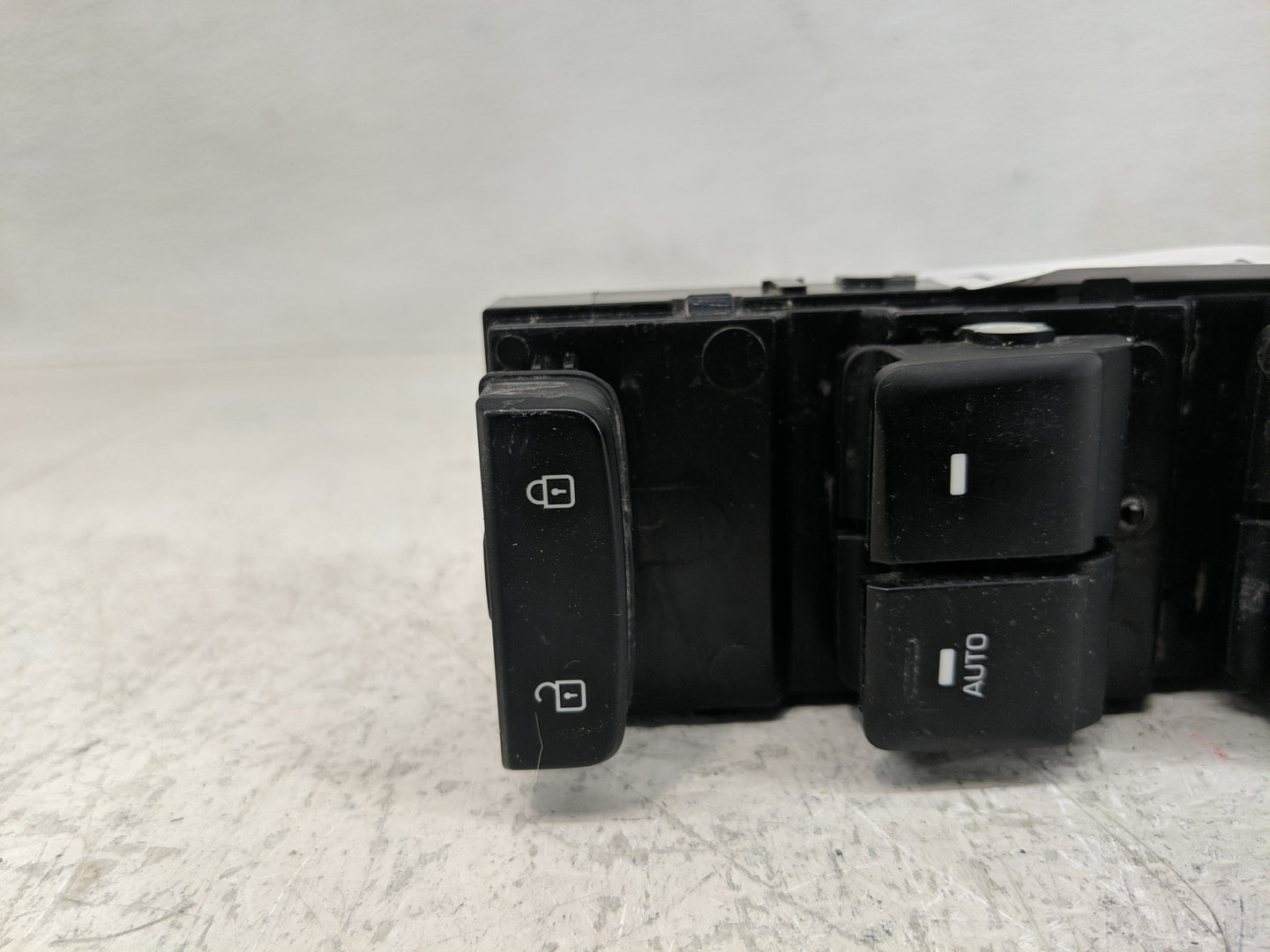 2015-2019 Hyundai Sonata Master Power Window Switch Replacement Driver Side Left P/N:93570-C1000 Fits OEM Used Auto Parts - 