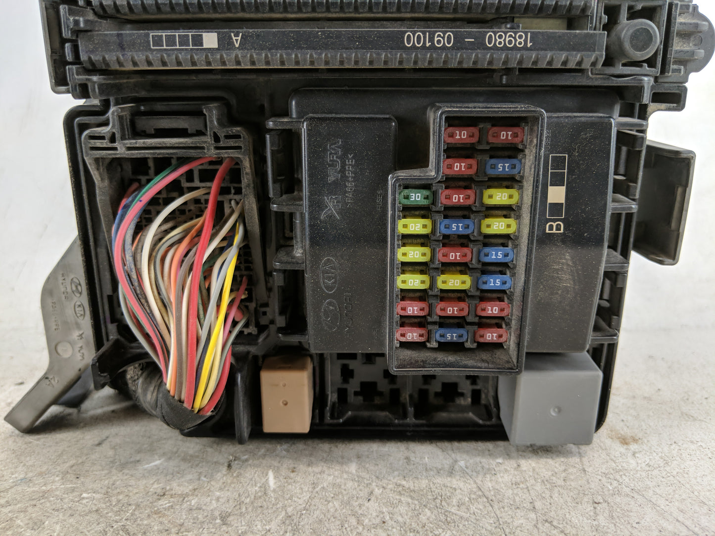 2016-2017 Hyundai Sonata Fusebox Fuse Box Panel Relay Module P/N:6423-0102-7-000 91950-C1820 Fits Fits 2016 2017 OEM Used Au