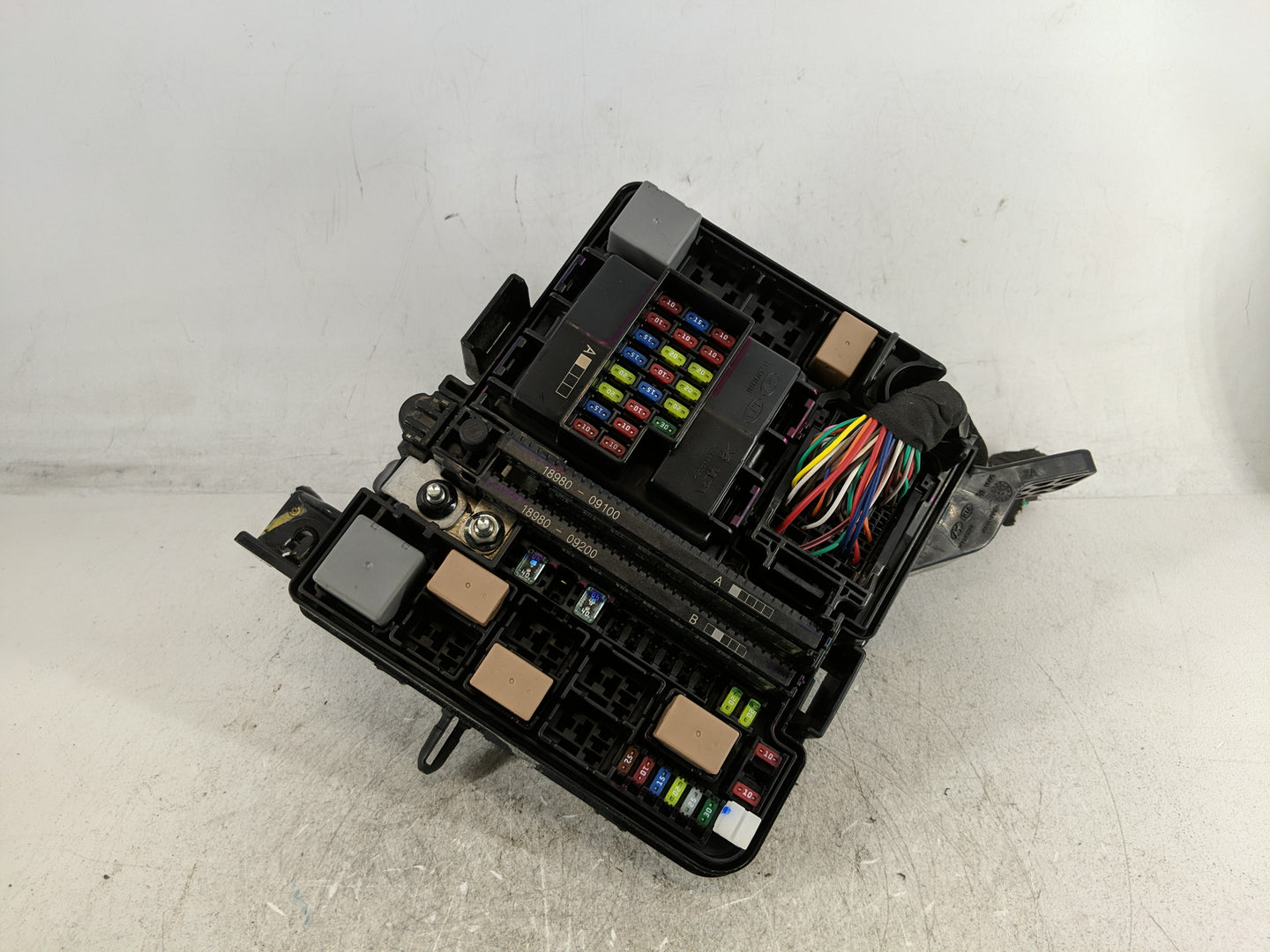2016-2017 Hyundai Sonata Fusebox Fuse Box Panel Relay Module P/N:6423-0102-7-000 Fits Fits 2016 2017 OEM Used Auto Parts - O