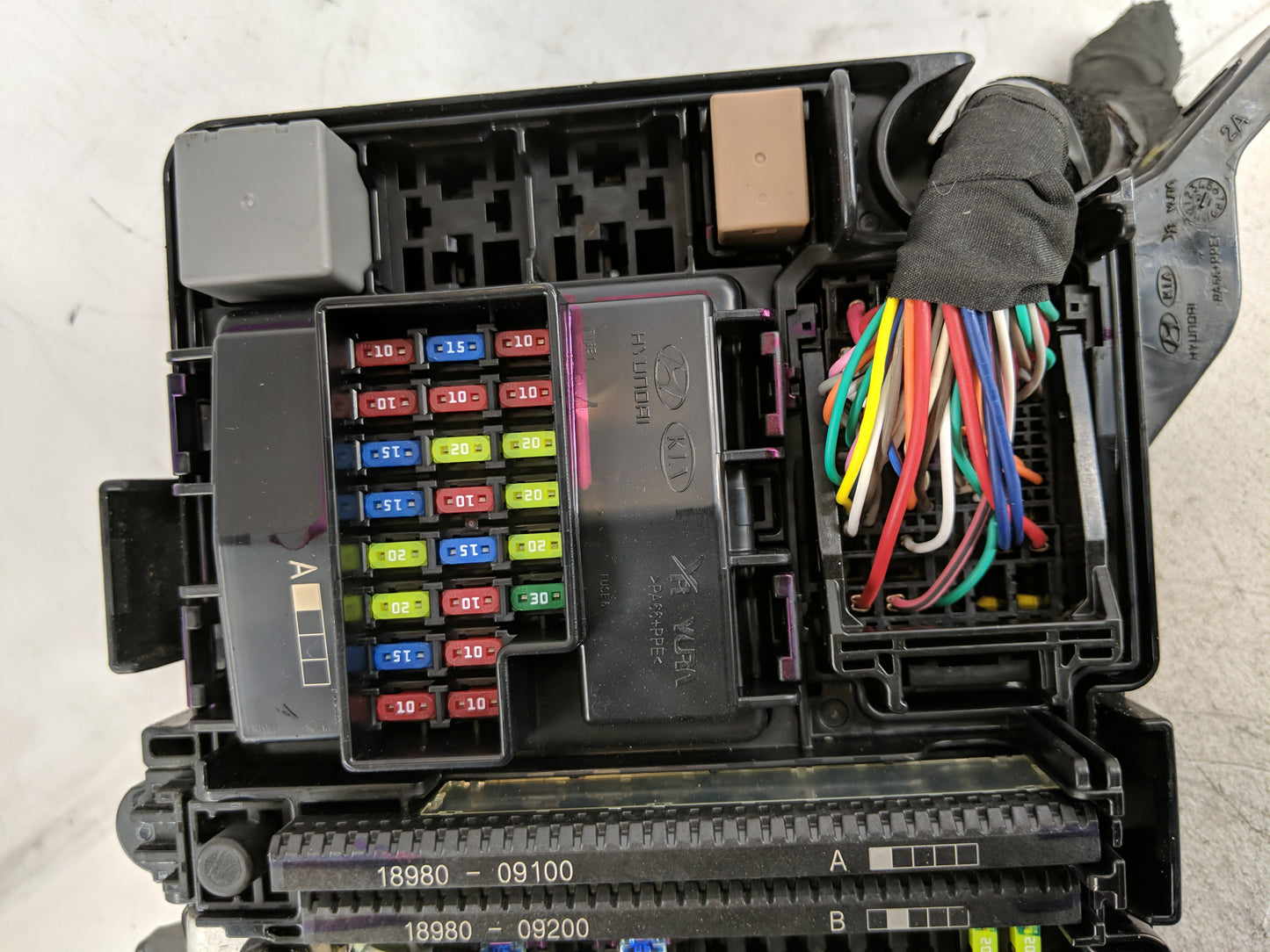2016-2017 Hyundai Sonata Fusebox Fuse Box Panel Relay Module P/N:6423-0102-7-000 Fits Fits 2016 2017 OEM Used Auto Parts - O