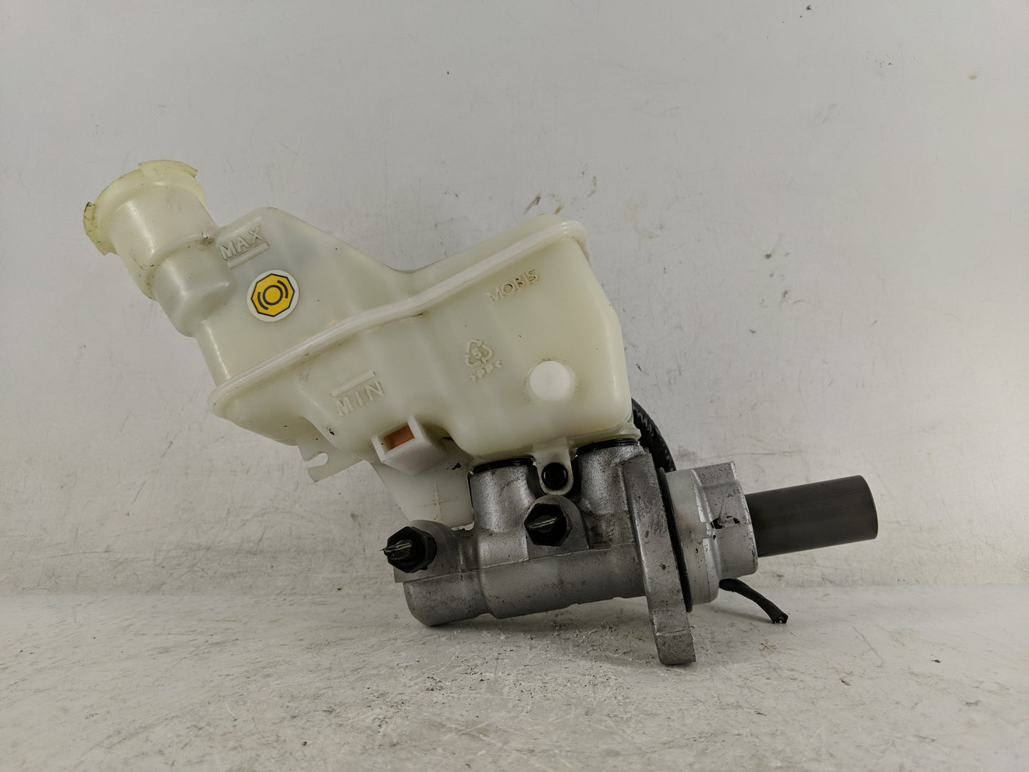 2015-2019 Hyundai Sonata Brake Master Cylinder - Oemusedautoparts1.com