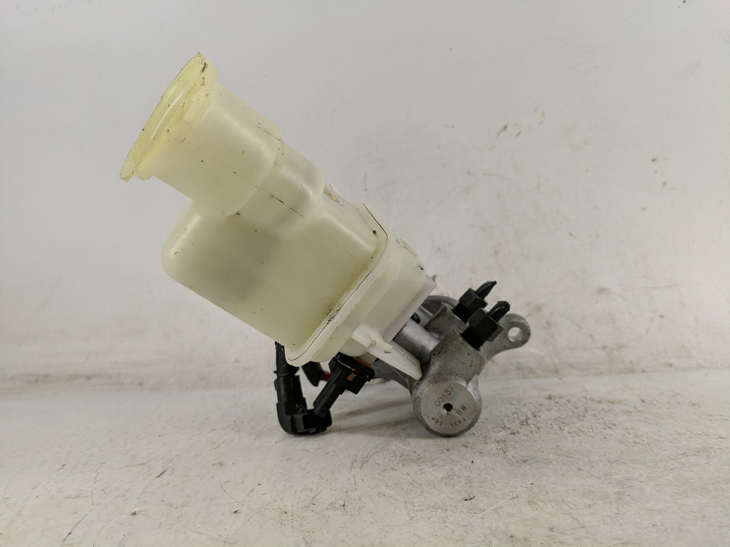2015-2019 Hyundai Sonata Brake Master Cylinder - Oemusedautoparts1.com