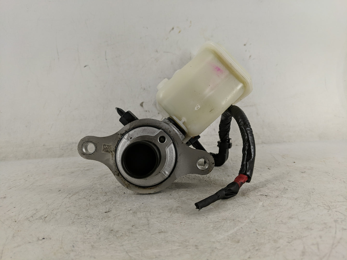 2015-2019 Hyundai Sonata Brake Master Cylinder - Oemusedautoparts1.com