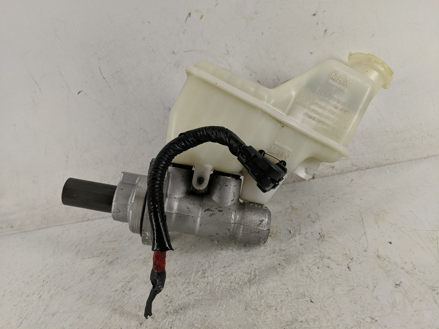2015-2019 Hyundai Sonata Brake Master Cylinder - Oemusedautoparts1.com