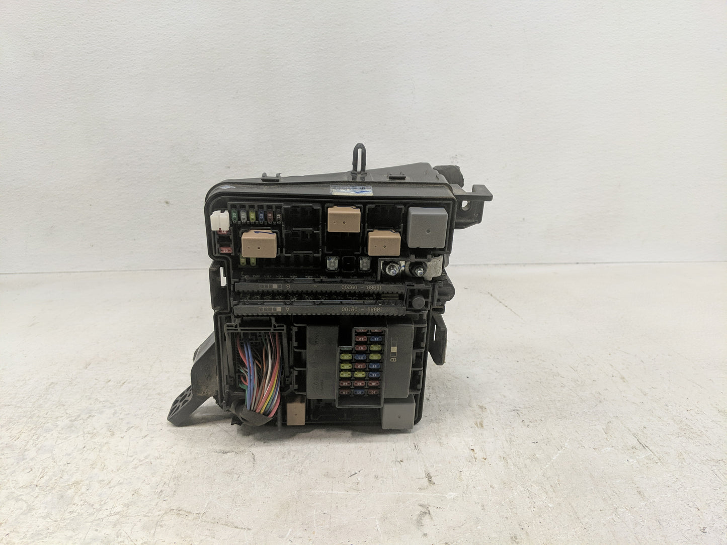 2016-2017 Hyundai Sonata Fusebox Fuse Box Panel Relay Module P/N:6423-0102-7-000 Fits Fits 2016 2017 OEM Used Auto Parts - O