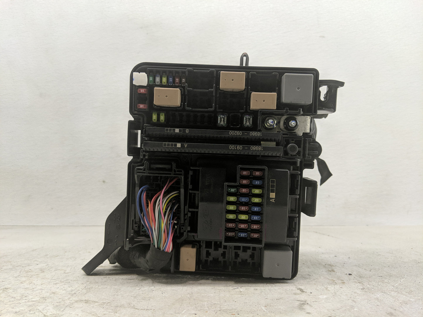 2016-2017 Hyundai Sonata Fusebox Fuse Box Panel Relay Module P/N:6423-0102-7-000 Fits Fits 2016 2017 OEM Used Auto Parts - O