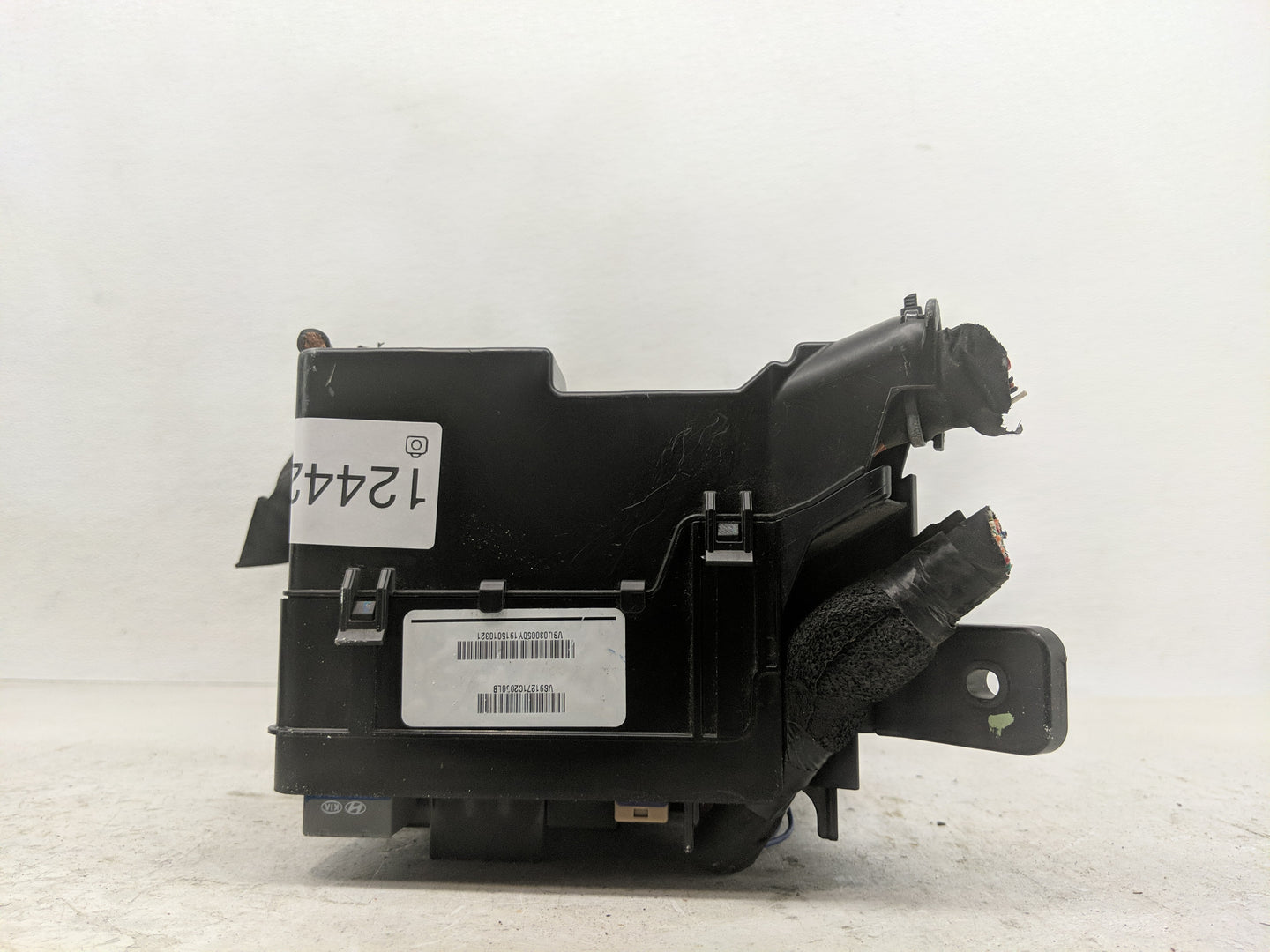 2016-2017 Hyundai Sonata Fusebox Fuse Box Panel Relay Module P/N:6423-0102-7-000 Fits Fits 2016 2017 OEM Used Auto Parts - O