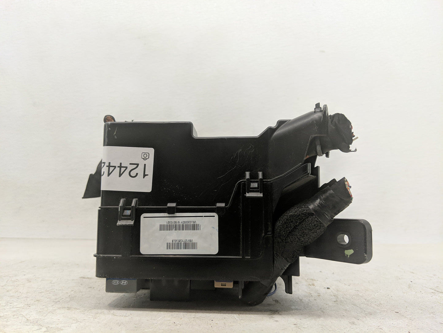 2016-2017 Hyundai Sonata Fusebox Fuse Box Panel Relay Module P/N:6423-0102-7-000 Fits Fits 2016 2017 OEM Used Auto Parts - O