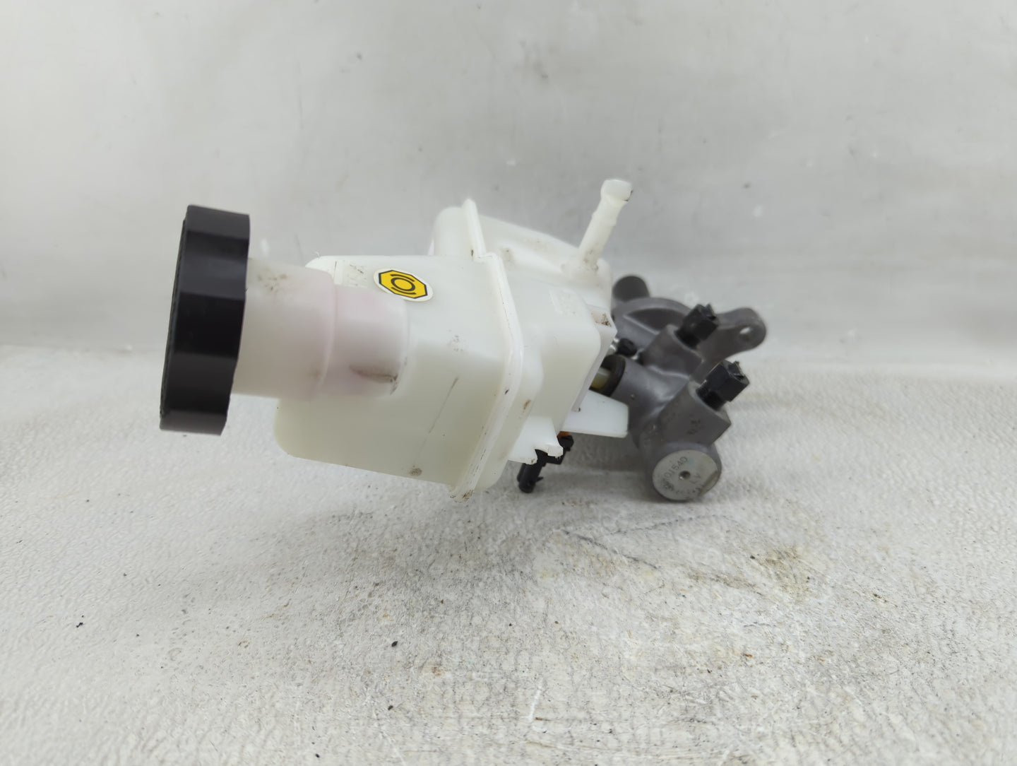 2015-2019 Hyundai Sonata Brake Master Cylinder - Oemusedautoparts1.com