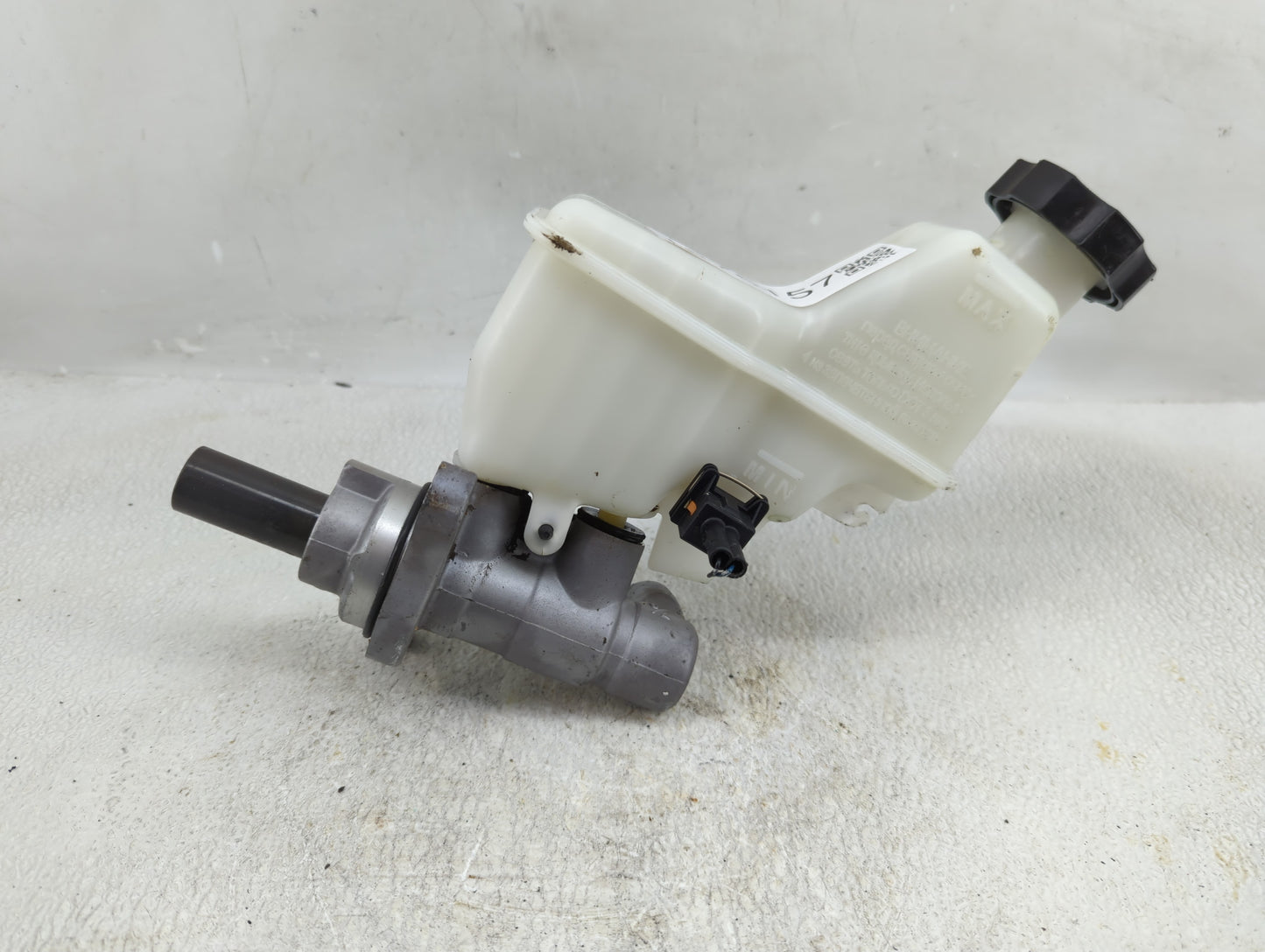2015-2019 Hyundai Sonata Brake Master Cylinder - Oemusedautoparts1.com