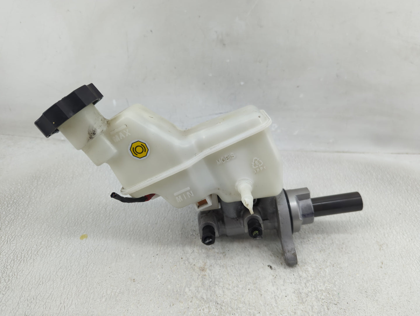 2015-2019 Hyundai Sonata Brake Master Cylinder 1276497 - Oemusedautoparts1.com