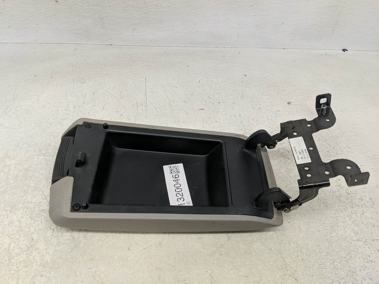 2016 Hyundai Sonata Center Console Armrest Cover Lid Fits OEM Used Auto Parts - Oemusedautoparts1.com