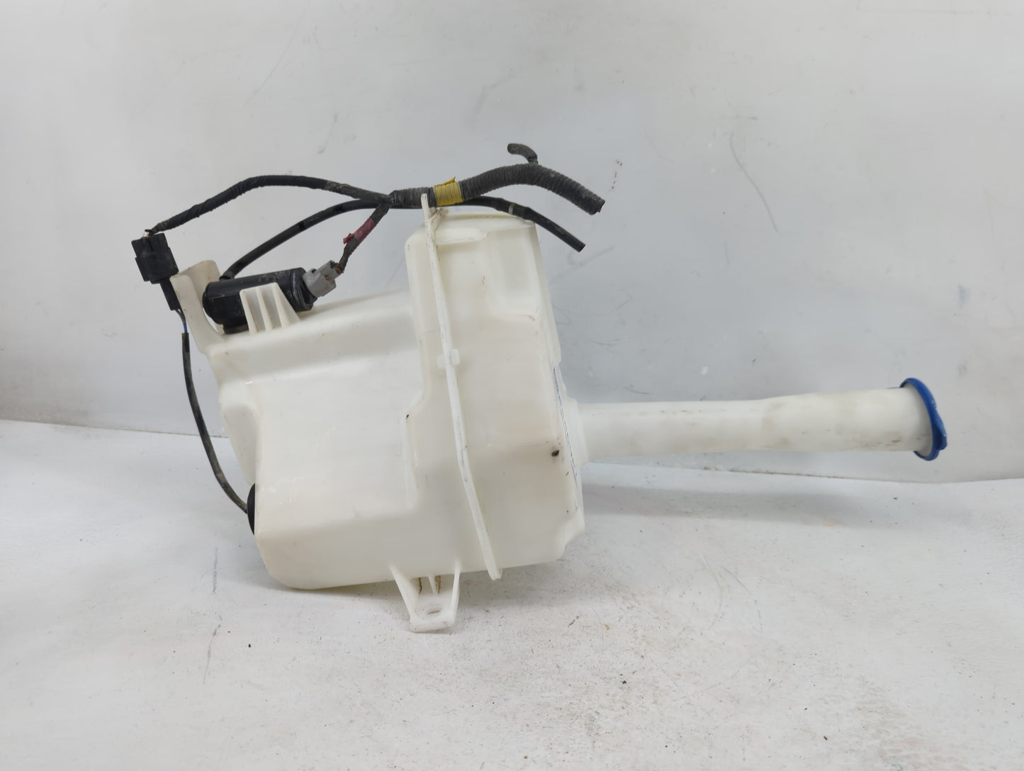 2015-2019 Hyundai Sonata Windshield Washer Fluid Reservoir Bottle Oem - Oemusedautoparts1.com