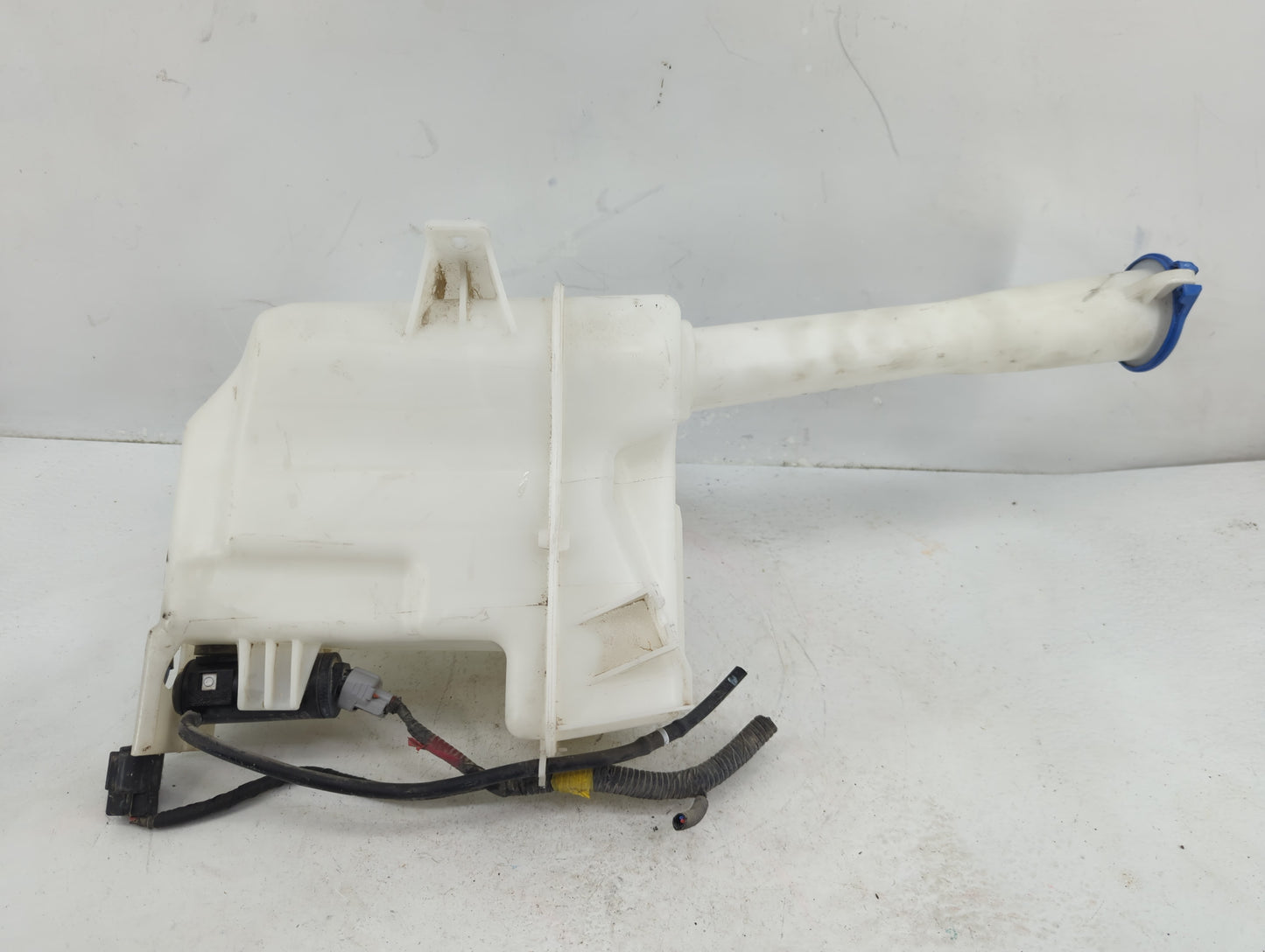 2015-2019 Hyundai Sonata Windshield Washer Fluid Reservoir Bottle Oem - Oemusedautoparts1.com
