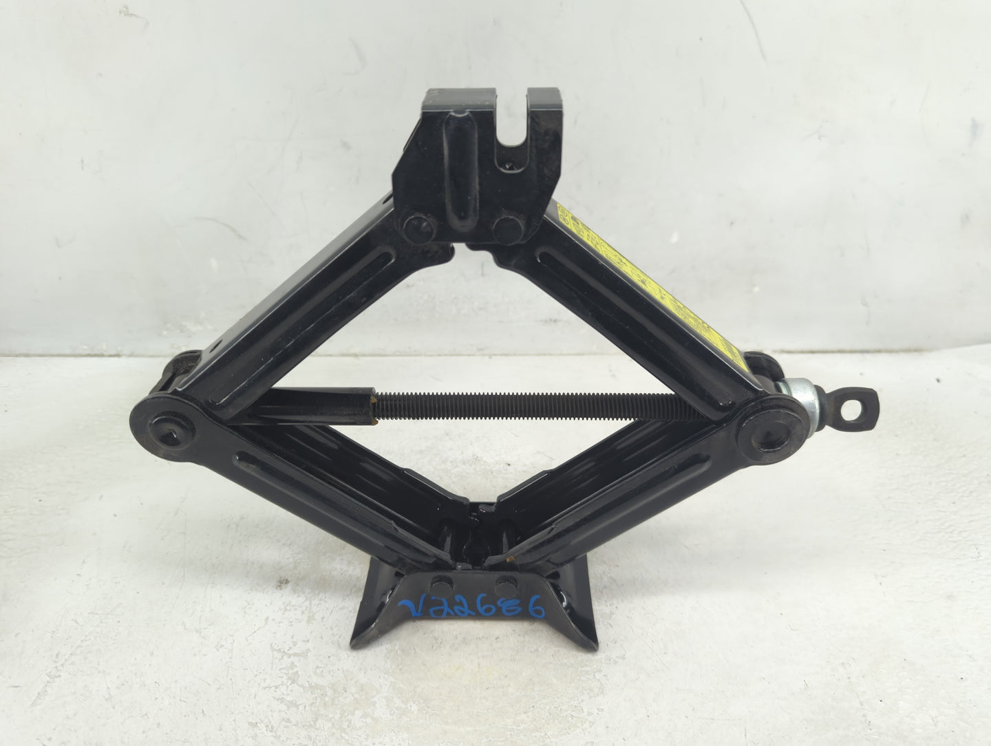 2016 Hyundai Sonata Spare Scissor Car Jack - Oemusedautoparts1.com