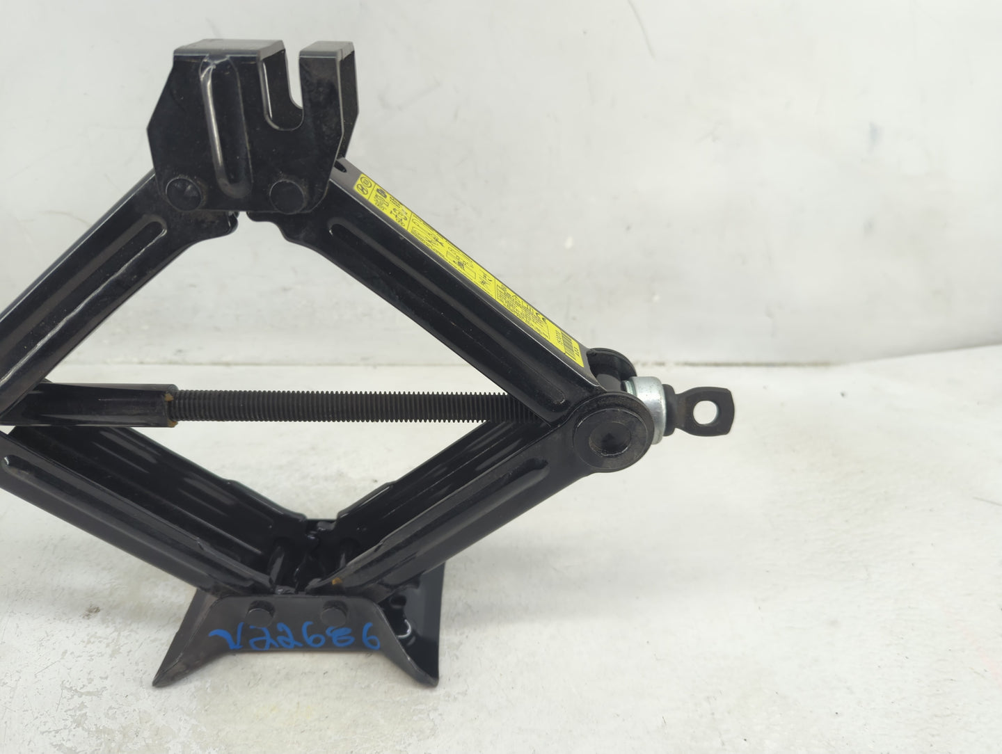 2016 Hyundai Sonata Spare Scissor Car Jack - Oemusedautoparts1.com