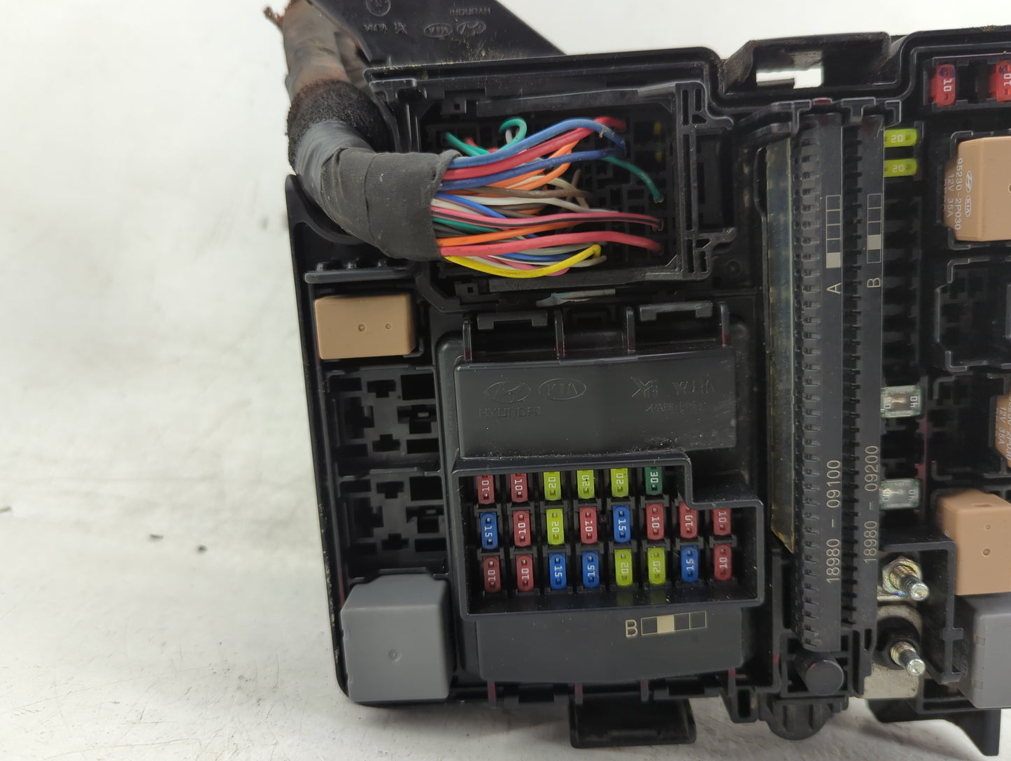 2016-2017 Hyundai Sonata Fusebox Fuse Box Panel Relay Module P/N:6423-0102-7-000 Fits Fits 2016 2017 OEM Used Auto Parts - O