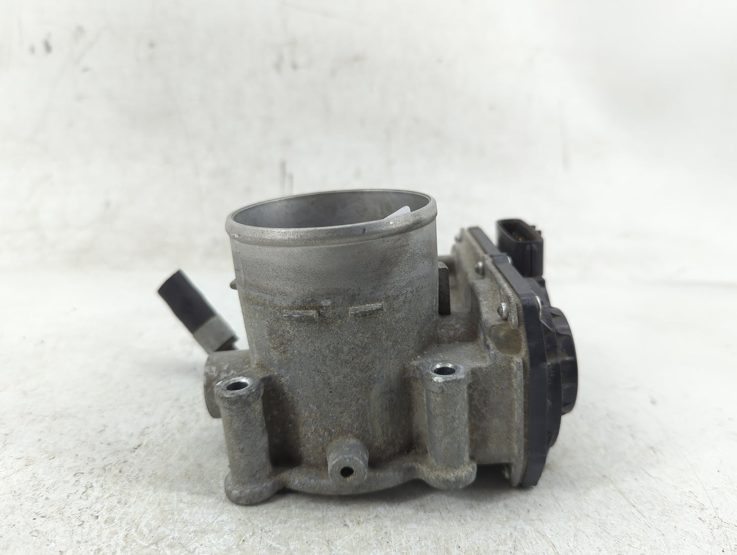 2016-2017 Hyundai Sonata Throttle Body P/N:35100-2E610 Fits Fits 2016 2017 2018 2019 2020 OEM Used Auto Parts - Oemusedautop