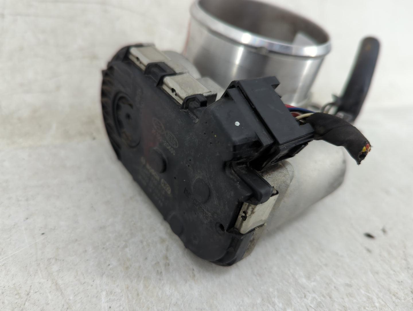 2015-2019 Hyundai Sonata Throttle Body P/N:35100-2G600 Fits Fits 2015 2016 2017 2018 2019 2020 2021 OEM Used Auto Parts - Oe