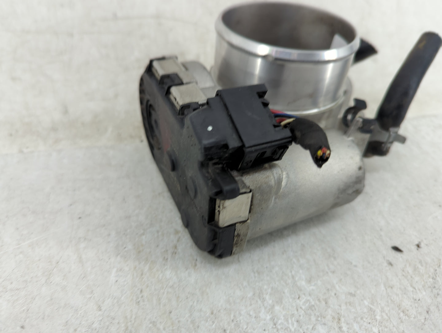 2015-2019 Hyundai Sonata Throttle Body P/N:35100-2G600 Fits Fits 2015 2016 2017 2018 2019 2020 2021 OEM Used Auto Parts - Oe