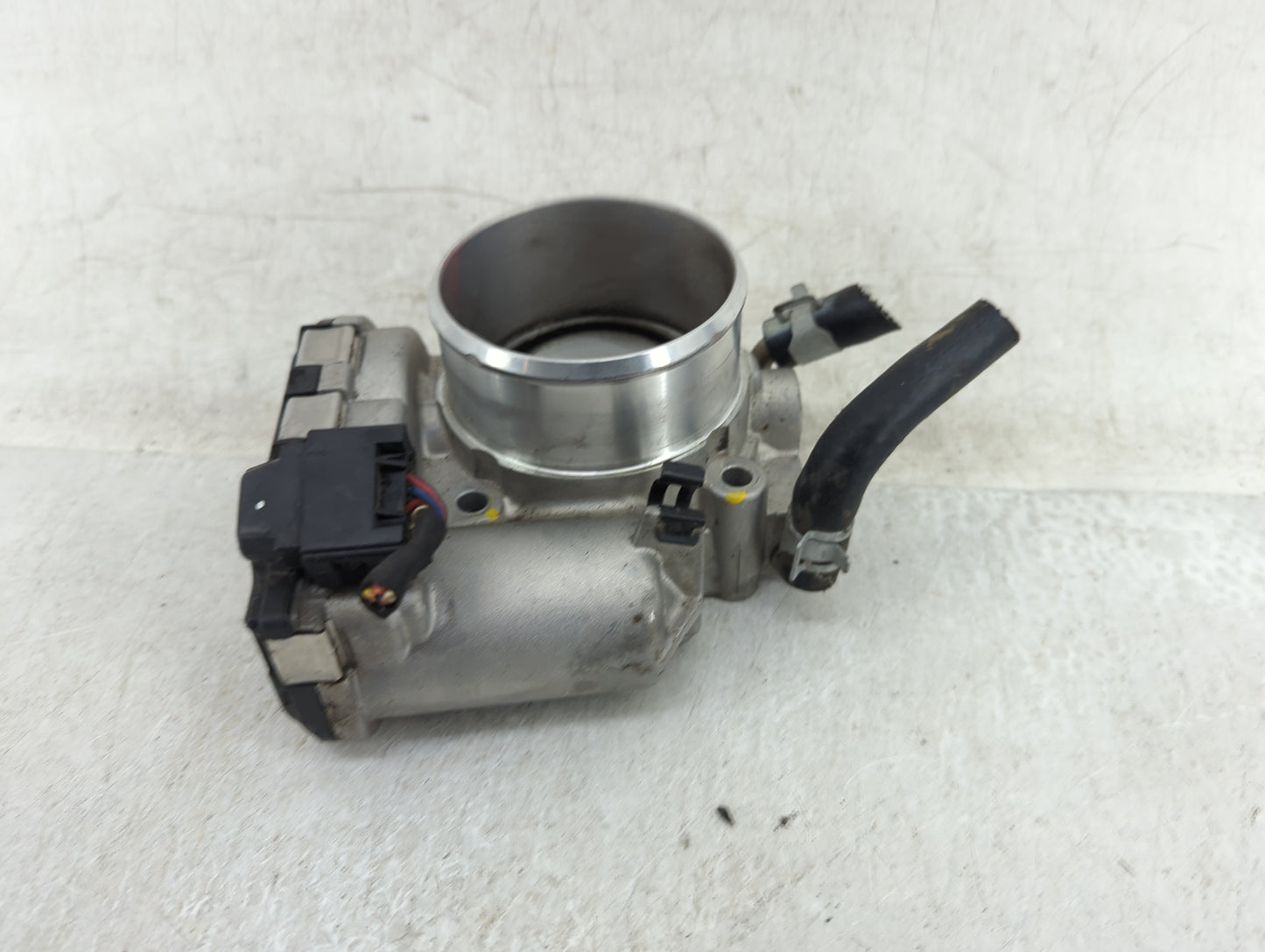 2015-2019 Hyundai Sonata Throttle Body P/N:35100-2G600 Fits Fits 2015 2016 2017 2018 2019 2020 2021 OEM Used Auto Parts - Oe