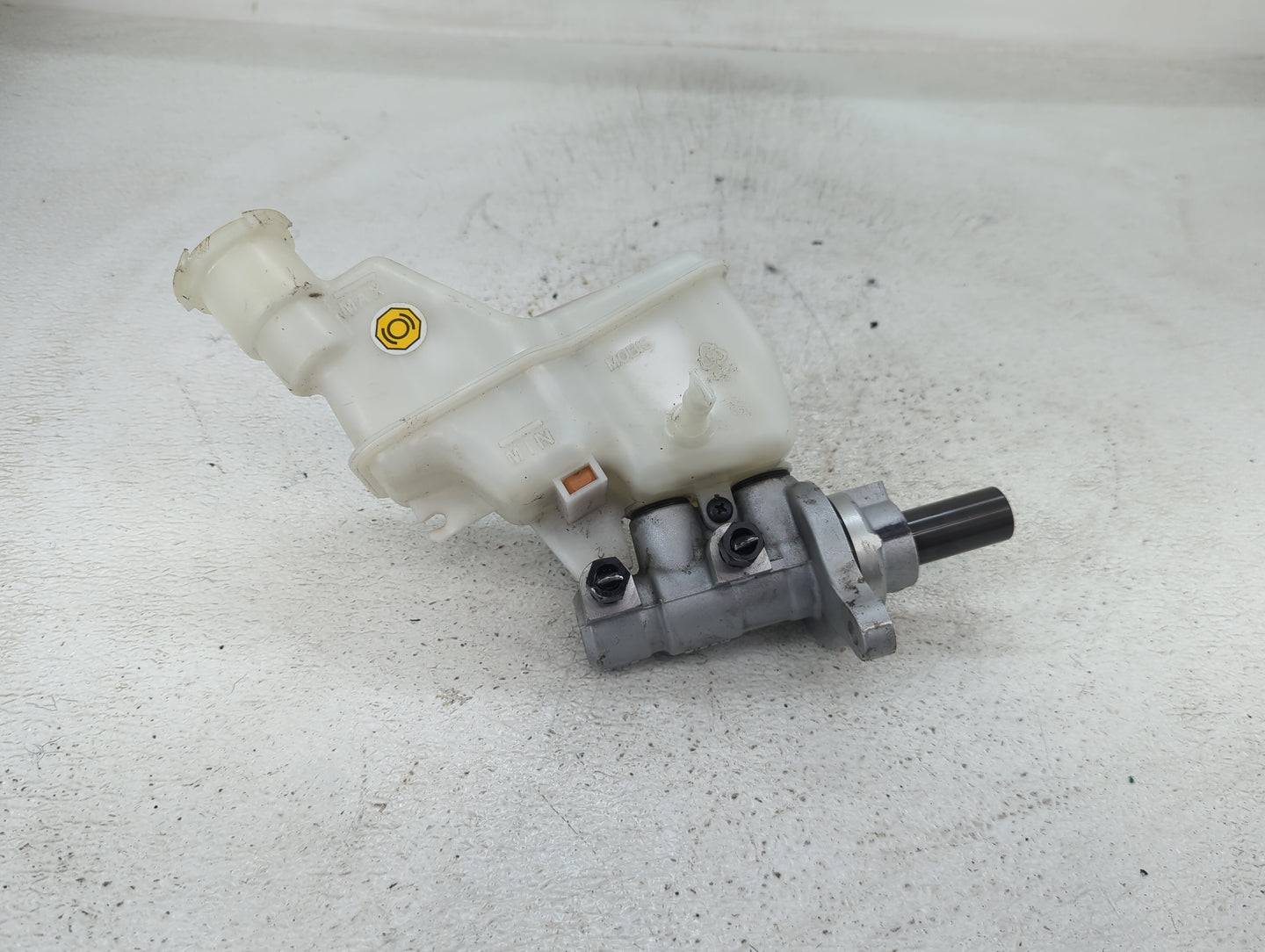 2015-2019 Hyundai Sonata Brake Master Cylinder - Oemusedautoparts1.com